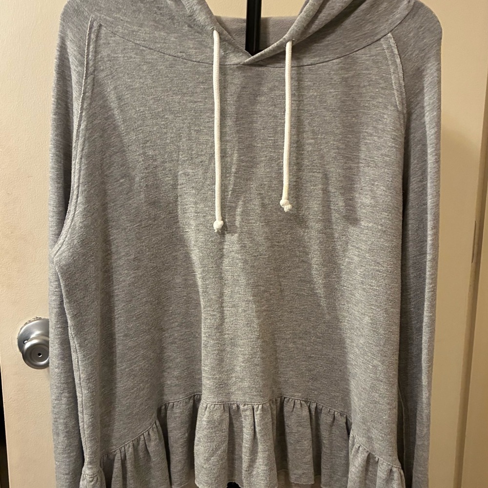 Generation Love Peplum Hoodie Ruffle Raw Hem Hi-Lo Heather Gray Soft Comfy EUC M